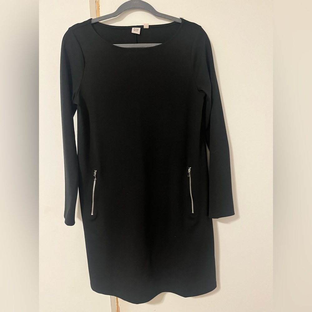 GAP t shirt dress. Lightly worn. Size M